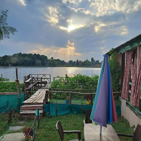 Lakeside Homestay Srinagar Ngoại thất bức ảnh