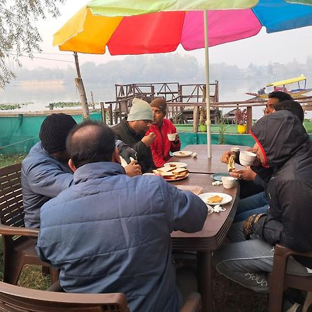 Lakeside Homestay Srinagar Ngoại thất bức ảnh