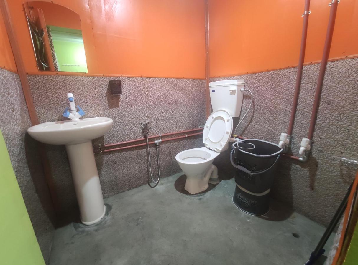 Lakeside Homestay Srinagar Ngoại thất bức ảnh