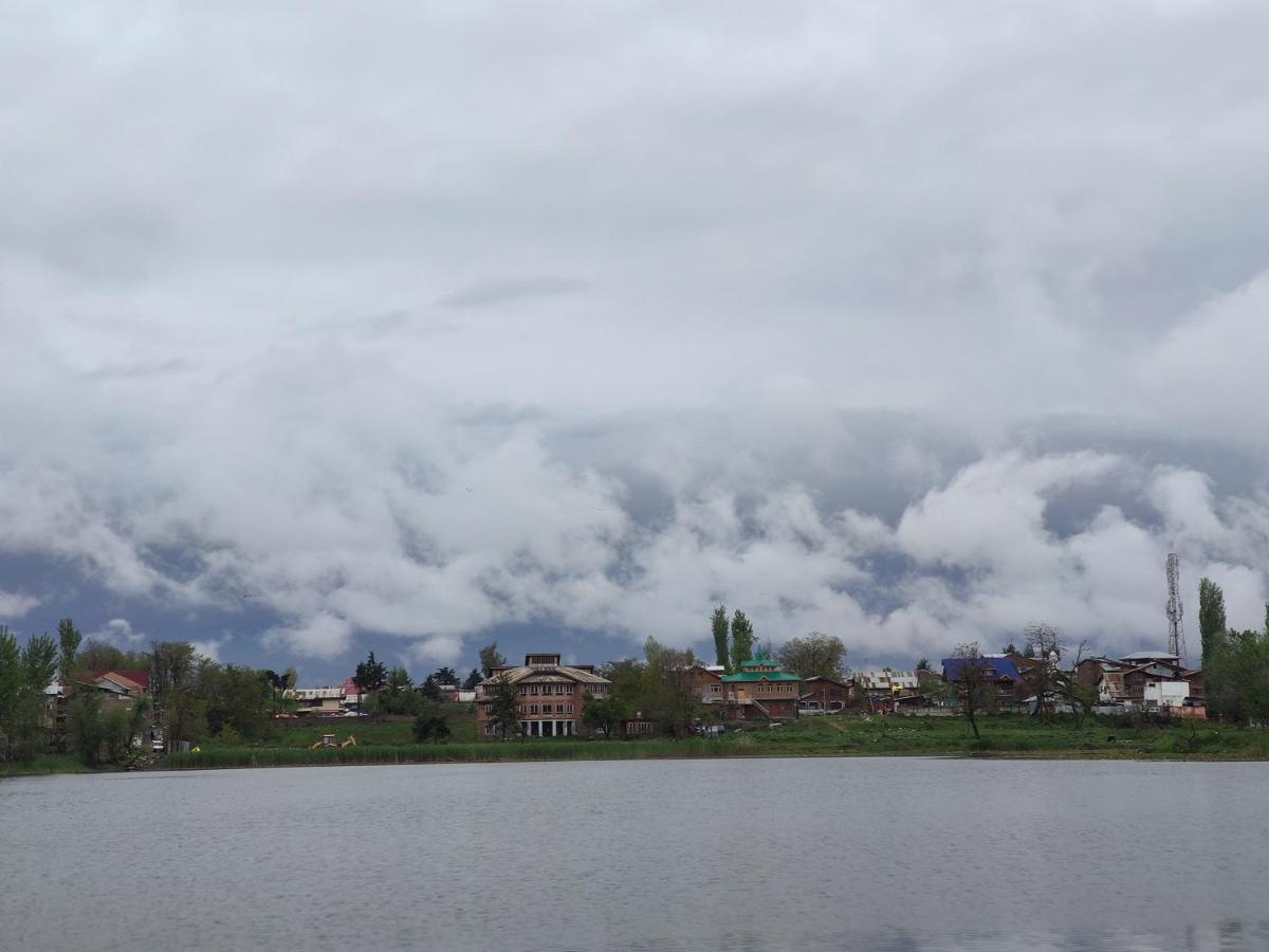 Lakeside Homestay Srinagar Ngoại thất bức ảnh