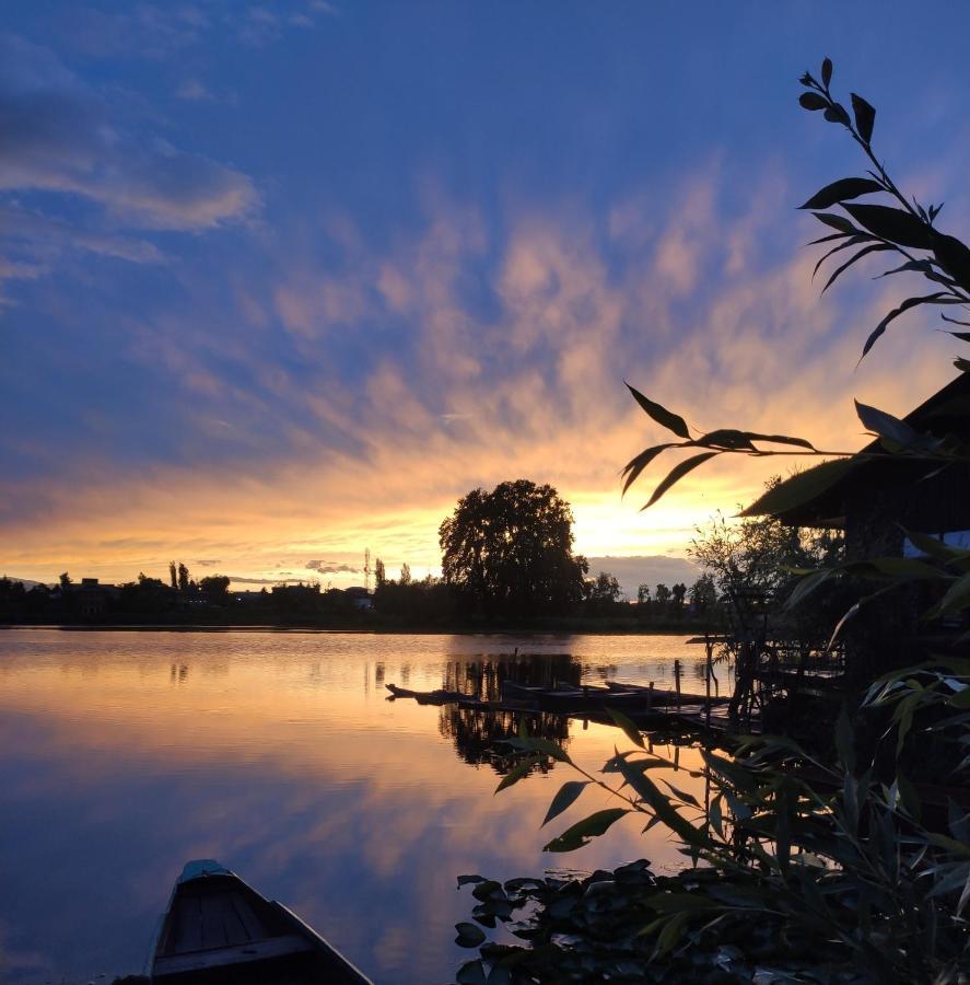 Lakeside Homestay Srinagar Ngoại thất bức ảnh