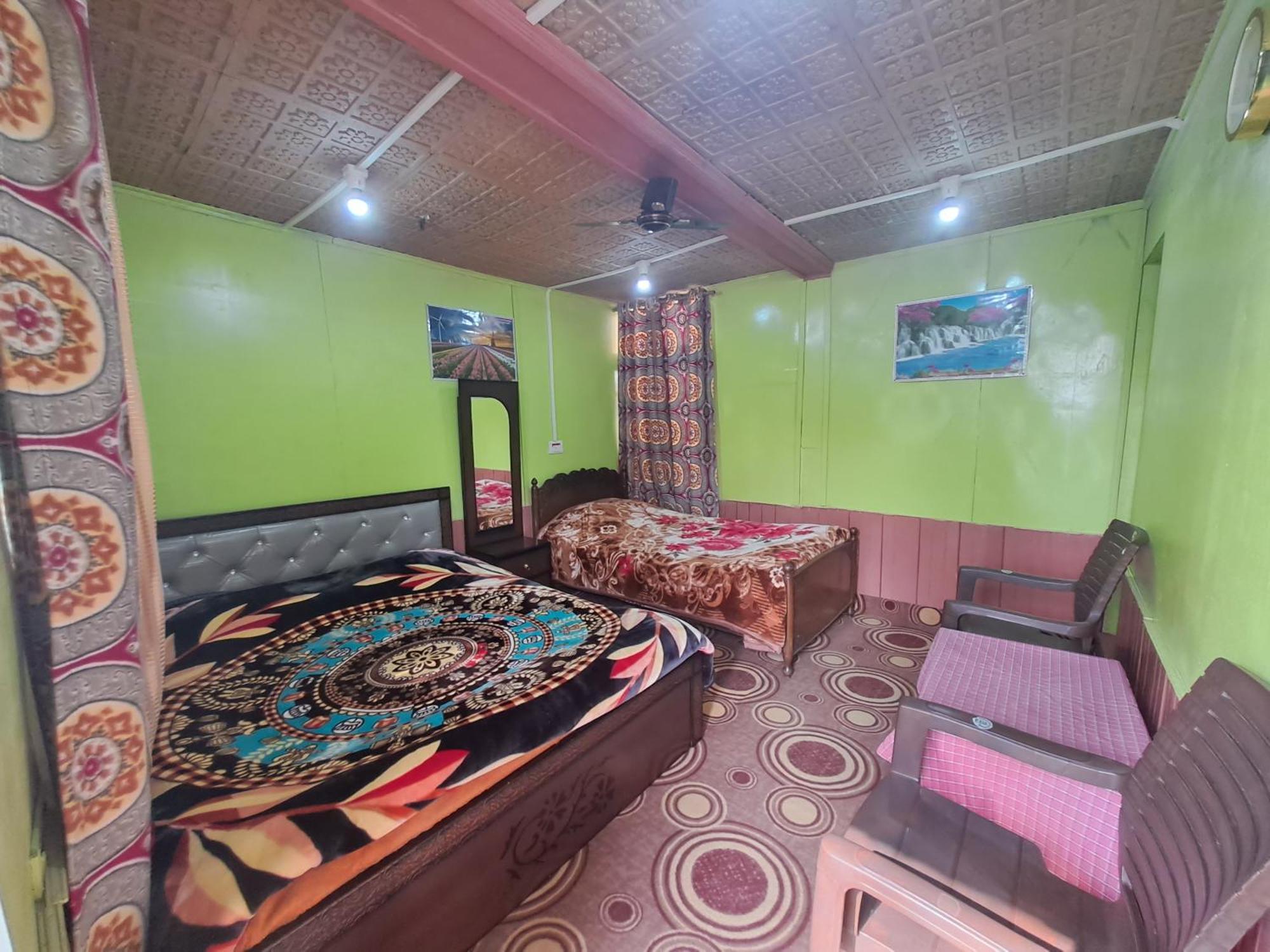 Lakeside Homestay Srinagar Ngoại thất bức ảnh