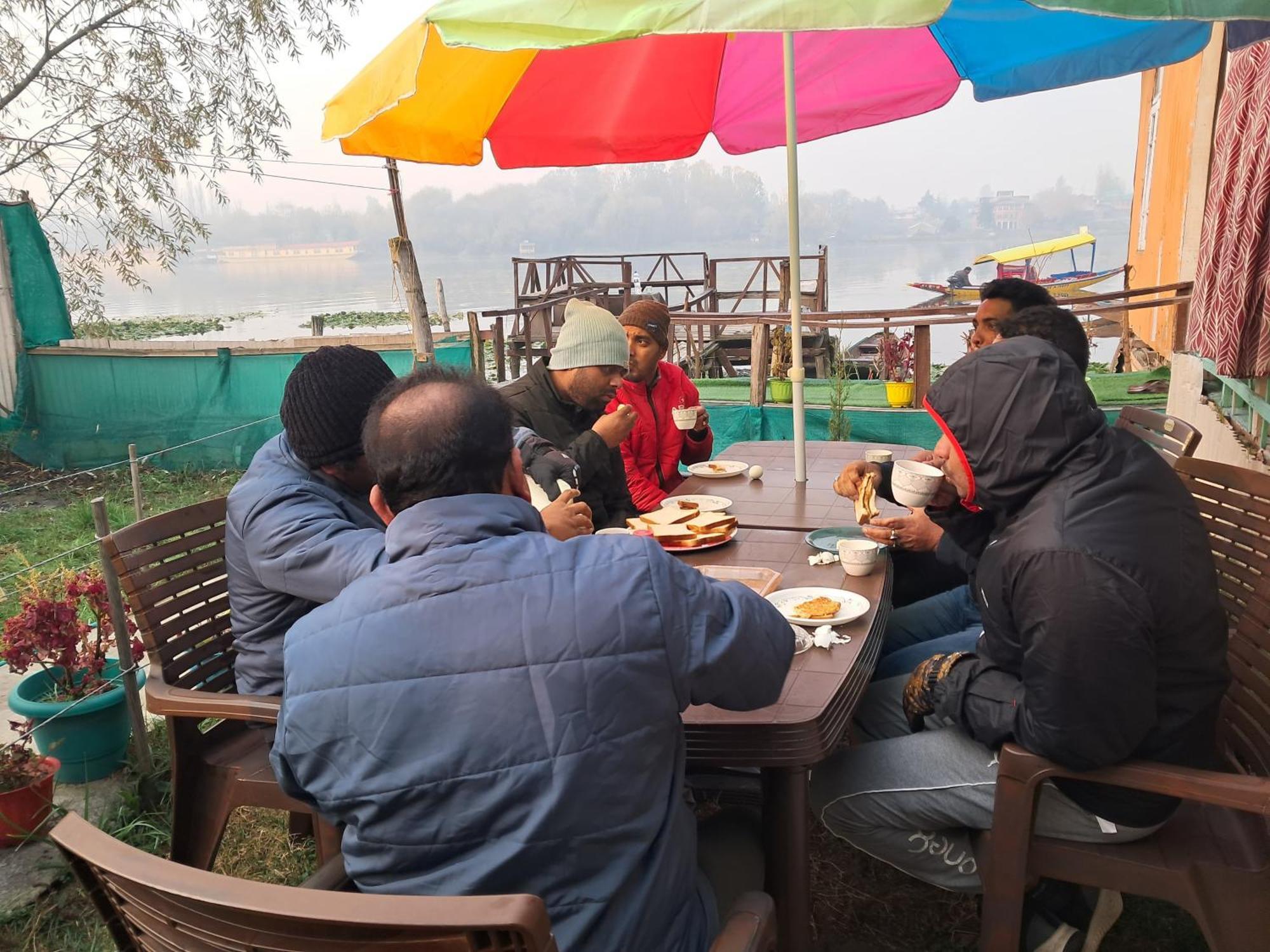 Lakeside Homestay Srinagar Ngoại thất bức ảnh
