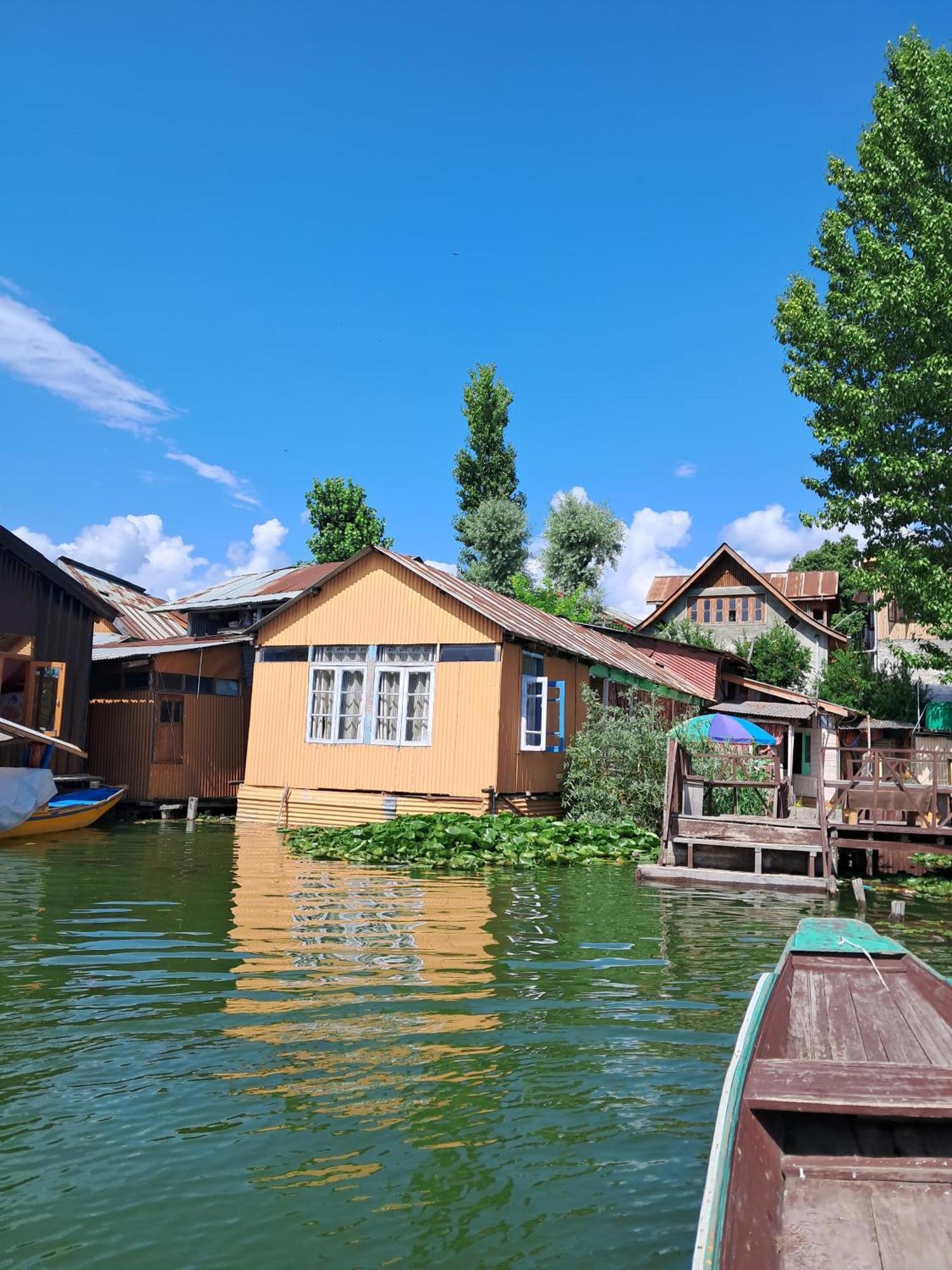 Lakeside Homestay Srinagar Ngoại thất bức ảnh
